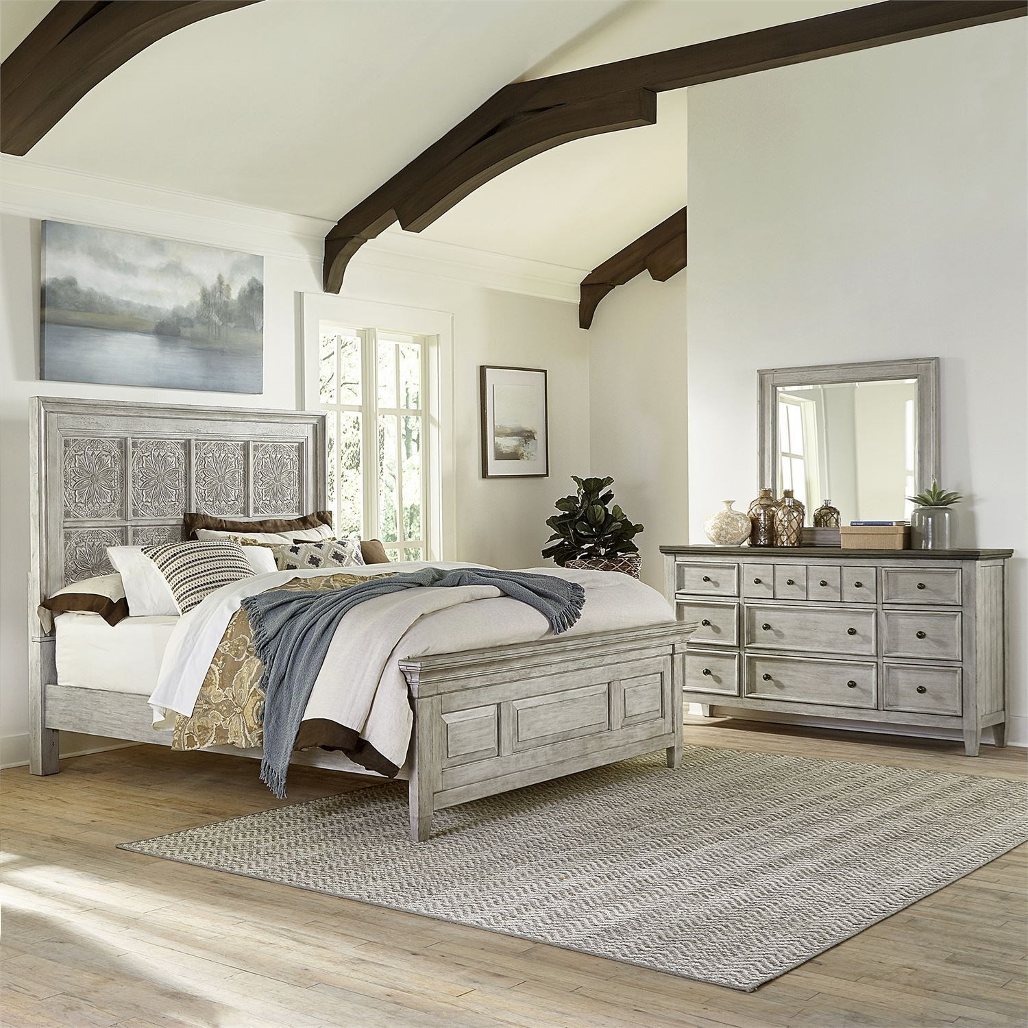 Farmhouse 3-Piece Decorative Queen Panel Bedroom Group with Felt-Lined Drawers