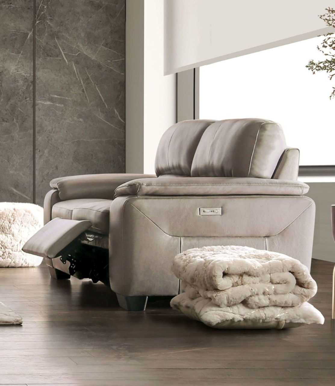 Balderico – Power Loveseat