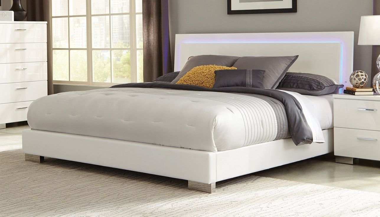 Emma Mason Signature Jester Low Profile King Bed in Glossy White