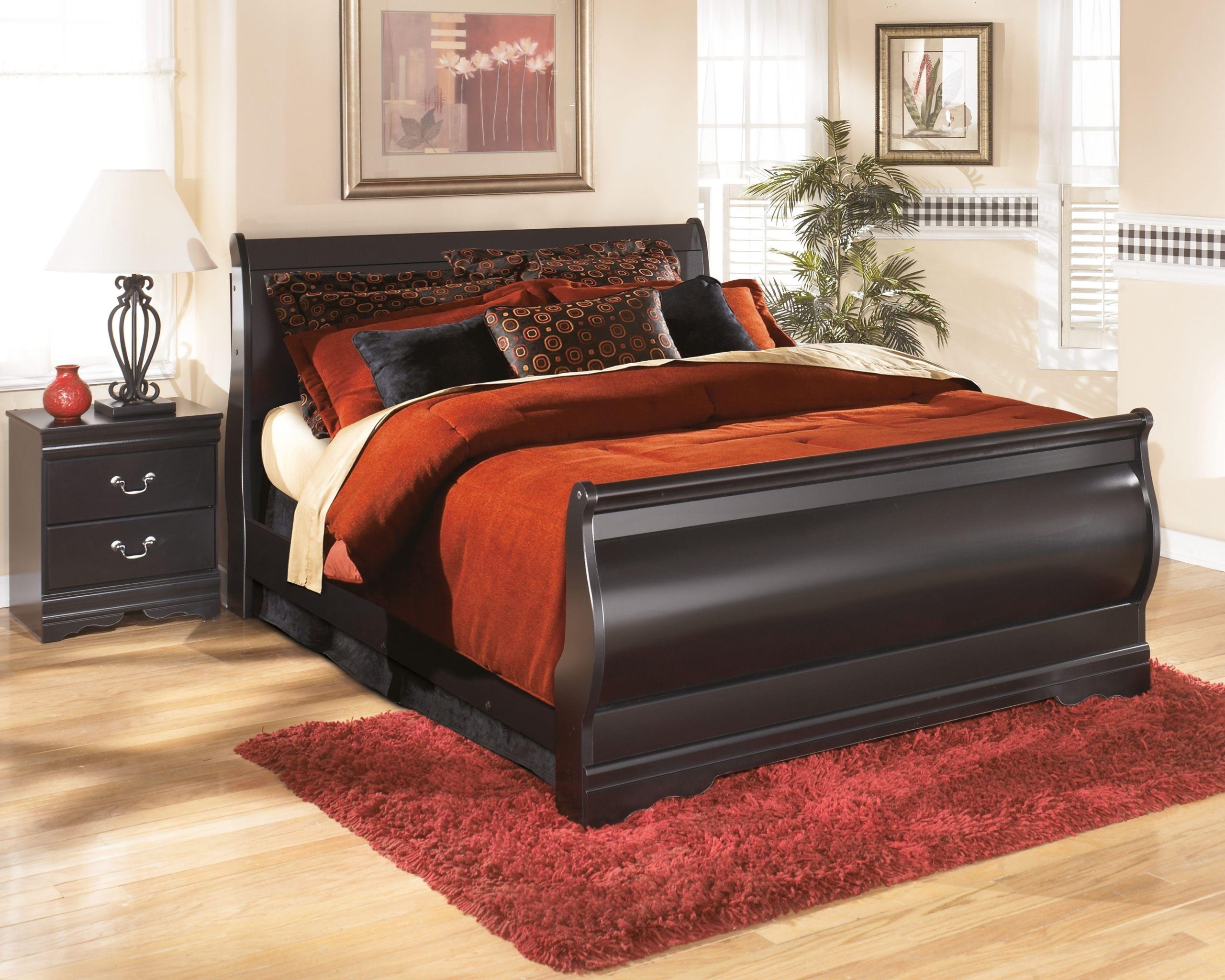 Ashley Huey Vineyard – Black – Queen Sleigh Bed